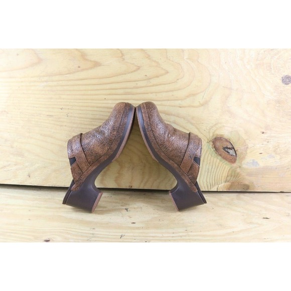 New Crocs Clogs Womens Sz11 Triple Dual Comfort Tooled Brown Shoes Flats Comfort - Picture 4 of 8